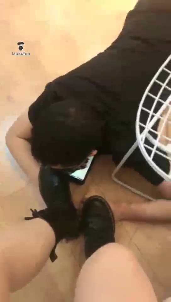 文文文文 摩托小姐姐的皮靴