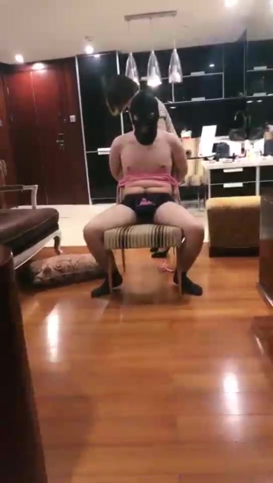 糖糖 双主调教发情的狗踢打耳光踩踏舔脚