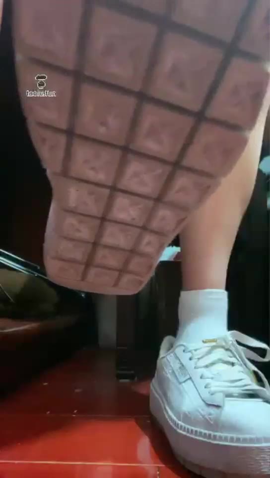 圆圆 第一视角袜子鞋底清理工快来