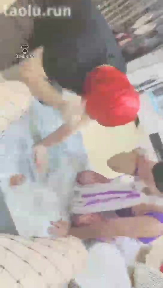贵阳妖妖女王 刺激场玩双狗踩踏食物CD爆乳 
