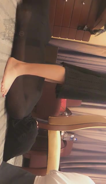 回眸queen 裸足踩死贱狗不听话就扇死你 