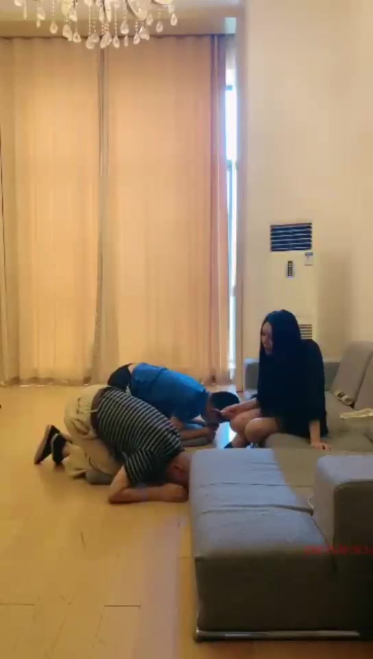 leah利亚 首部调教父子 圈内知名老奴 