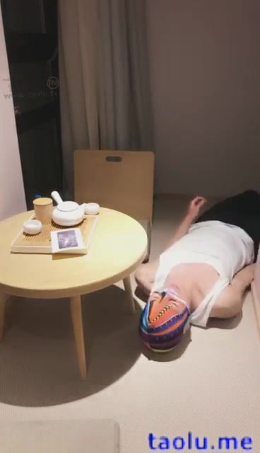 Milanna 茶室调教贱狗 