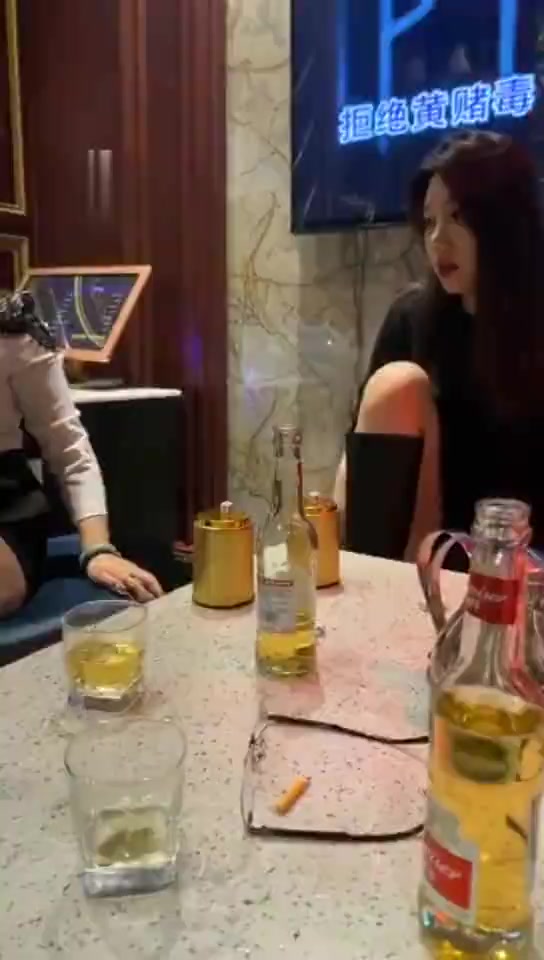汐汐大人 带KTV小妹玩弄我的老奴隶 