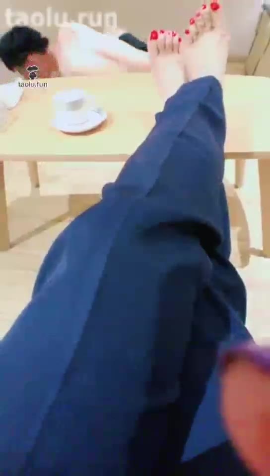 瑾玲女王 高清 裸足舔脚 