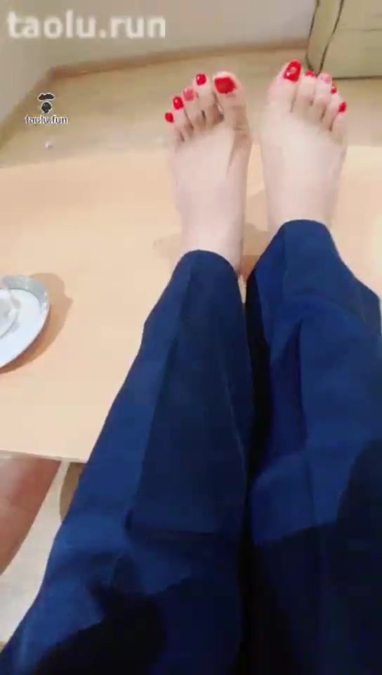 瑾玲女王 高清 裸足舔脚 