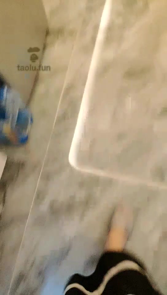 冰凉 高清 狗狗来舔脚 
