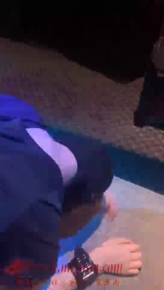 黑甜女蒂 调教贱狗鞭打钻胯骑马 