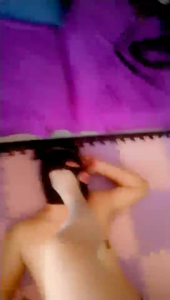 诗诗 玩狗子侮辱全家 