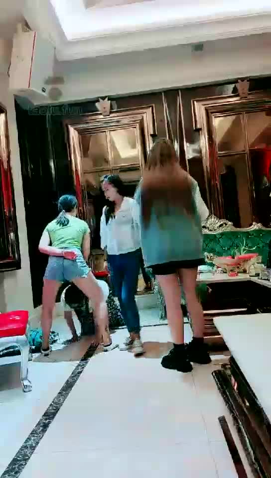 The karaoke hall has many masters playing with female sister