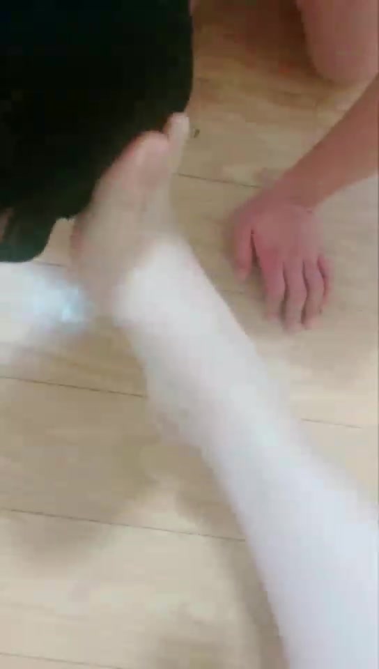 冷玥呀 舔鞋底 舔脚 虐乳 