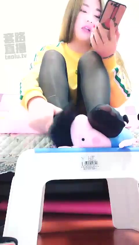女皇有点皮 红绿灯都尼玛废物没一个有用的 