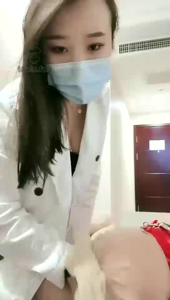 猫又女王 圣水喝不完就要惩罚 