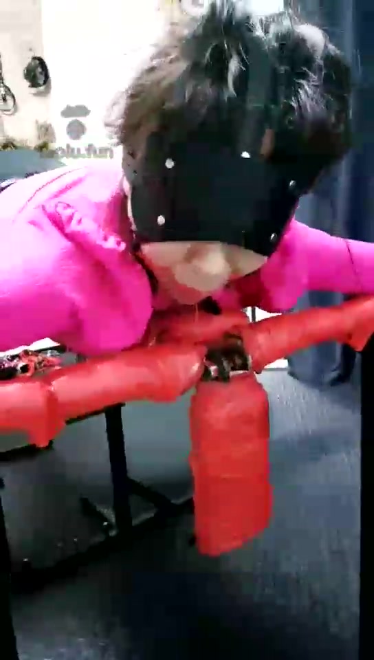 紧缚体验室 高清 女奴上支架sp直臂驷马镣铐 