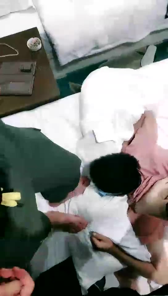 依依女王大人 继续调教 舔脚啃脚后跟洗脚 
