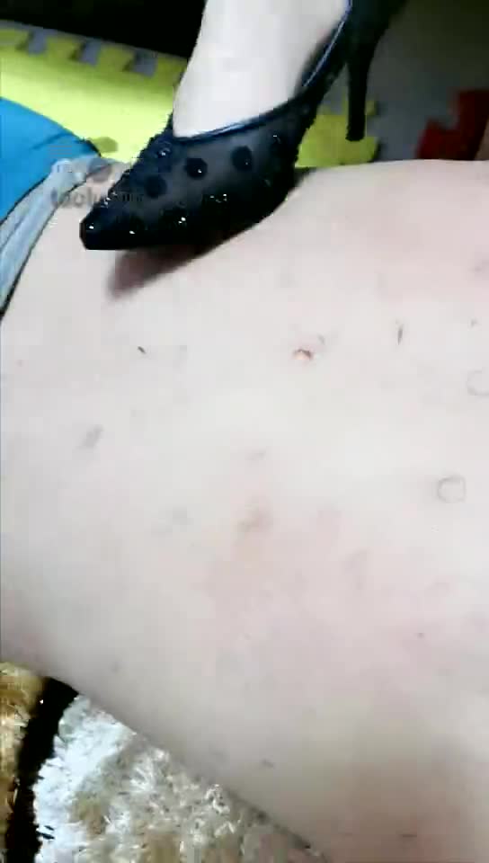 野蛮公主 重度踩踏 耳光 圣水 贱狗痛并快乐着 