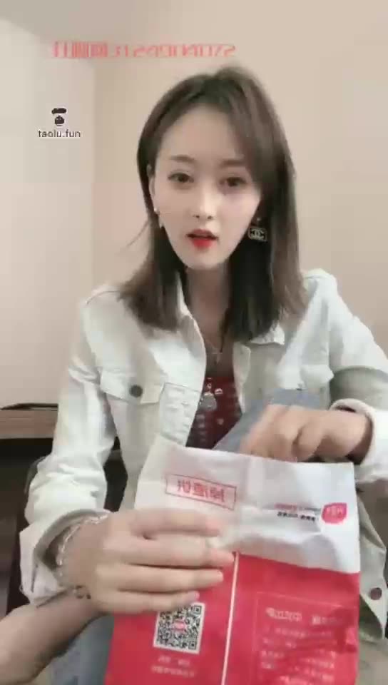 尤金女王 大美女的狗法海 运动鞋羞辱+伺候吃饭 