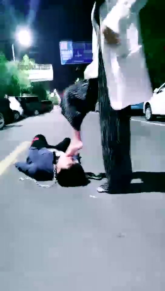 本欲 户外遛狗骑马 舔脚 