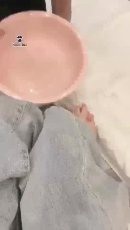 海拉女神 用嘴伺候天下第一美玉足洗脚羡慕哇 