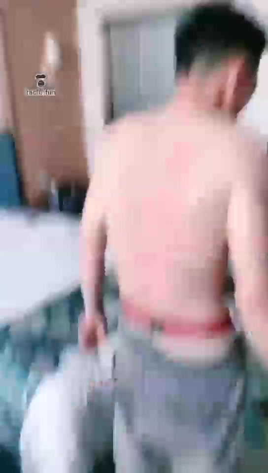 依依女王 情侣主羞辱小瘦狗 