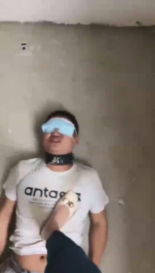 小可 楼下小区玩狗脏鞋底羞辱 