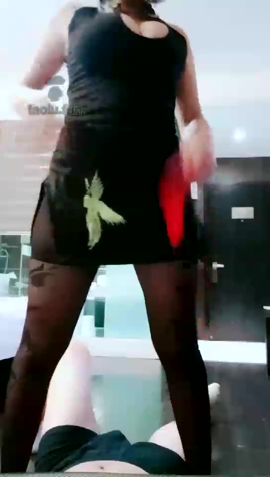 艾丽莎 钻胯 耳光左右开弓 鞋耳光 