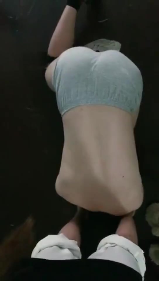 女暴君 清晨火气大找狗虐 