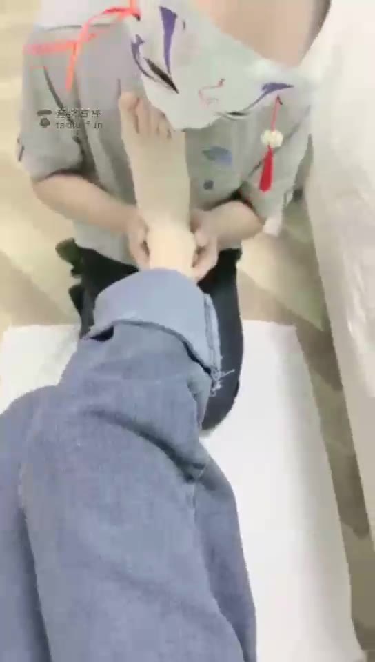 海拉女神 极品美脚被狗舔 