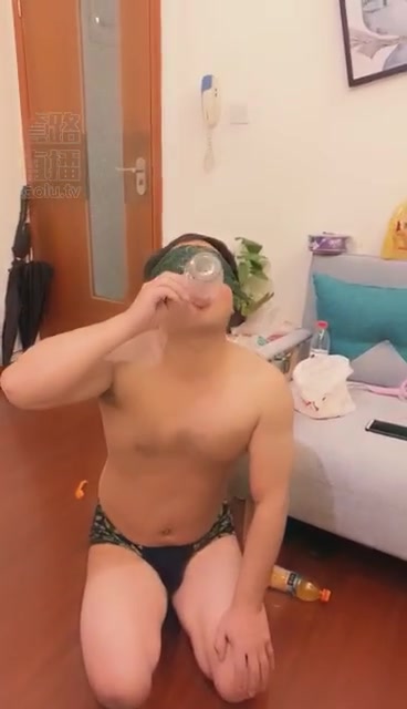 女暴君 喝懵调教呕吐直接鼻涕 