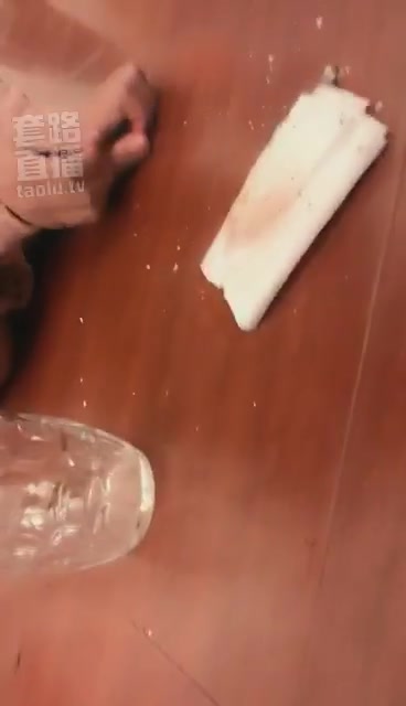 女暴君 红金喝吐CD巴掌抽抖 