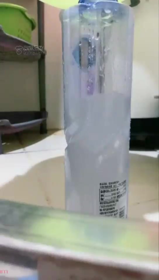 圆圆 第一视角制造给奴的洗脚水 