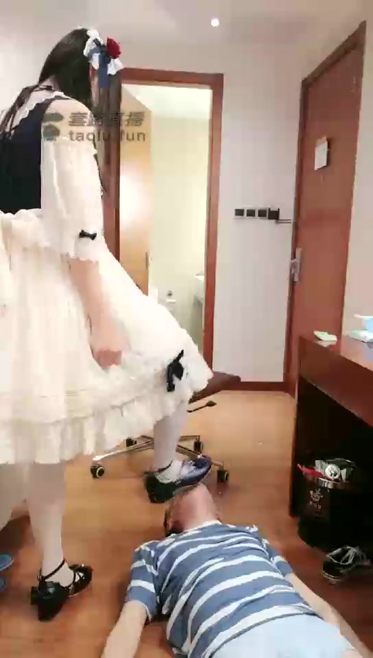 千曲酱 小公主惩罚羞辱老奴 