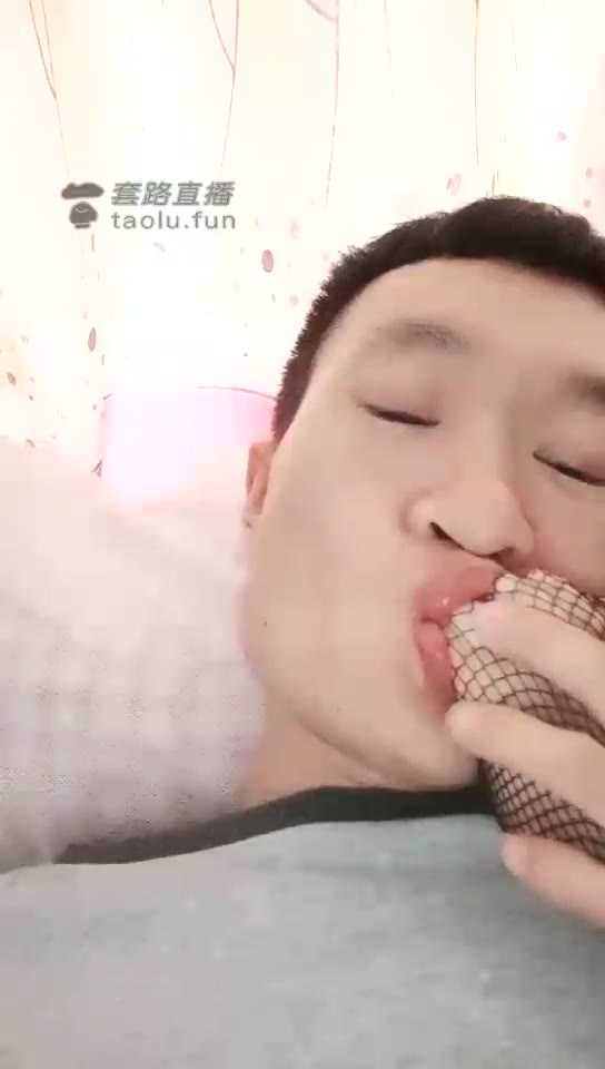 玩物M 开发按摩女 就让舔十分钟 