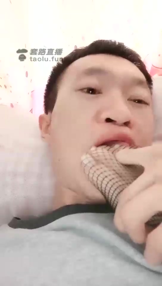 玩物M 开发按摩女 就让舔十分钟 