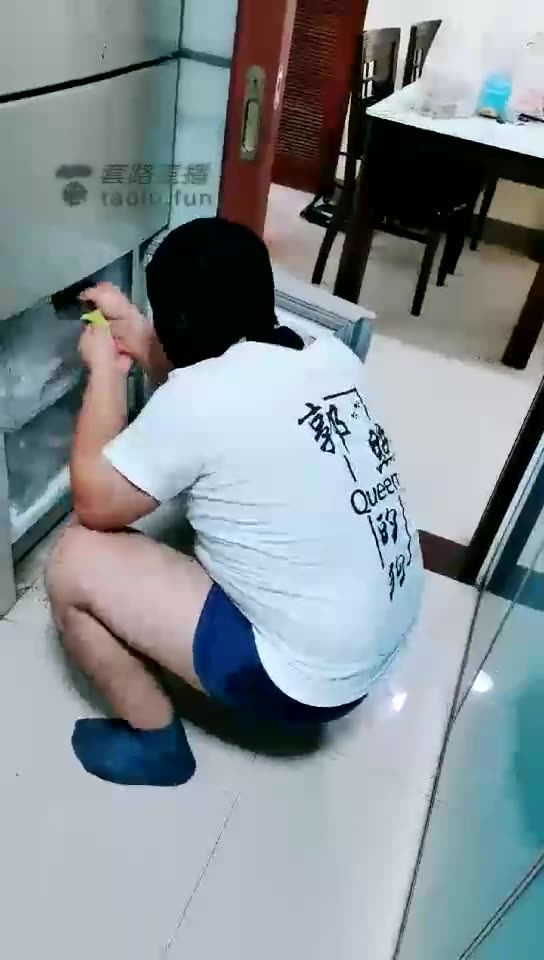 郭照Queen 监督家务狗 