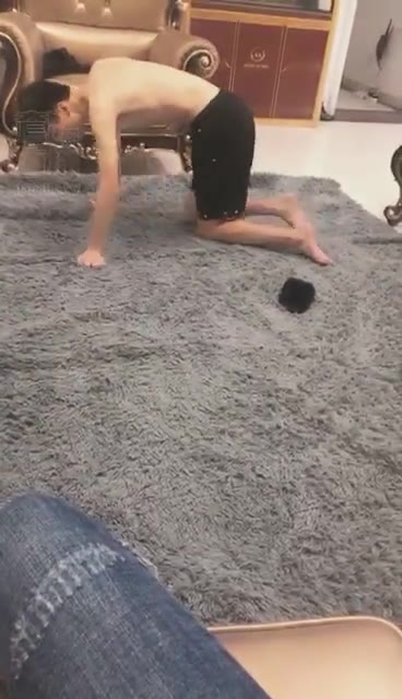 酷奇 抓到一只偷鞋狗 钻裆 羞辱 骑惩 