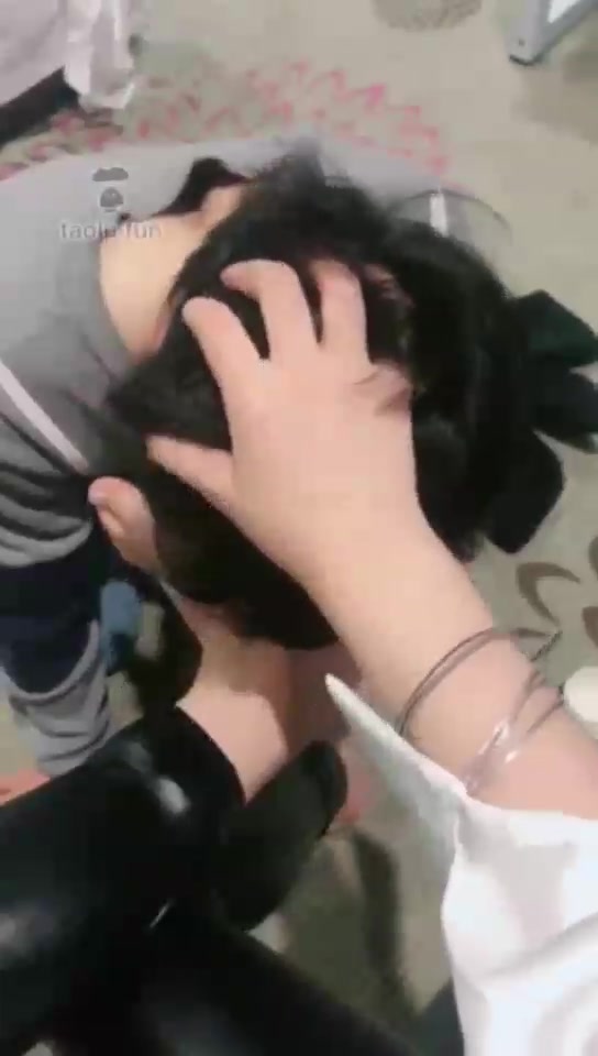 摇摇殿下 一个老狗一个小狗伺候 