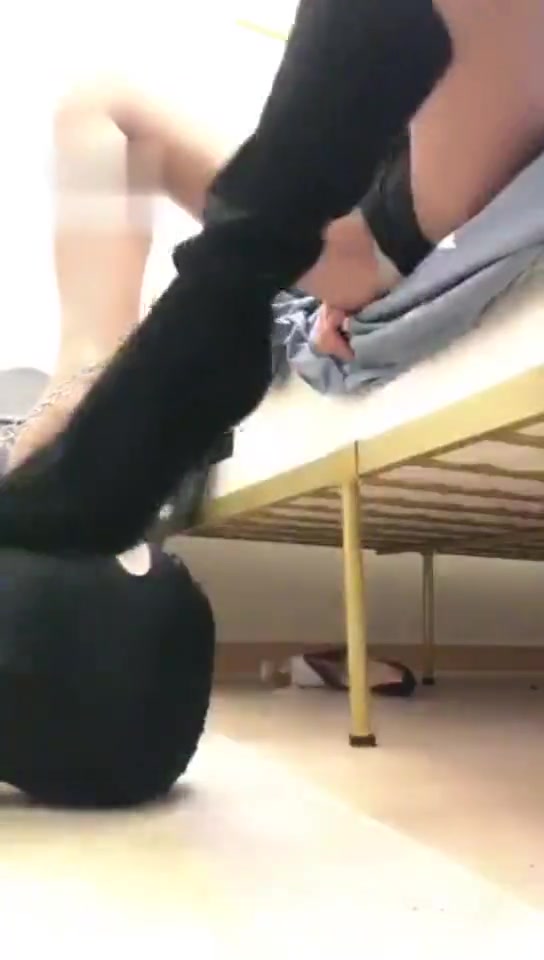 摇摇殿下 大长腿御姐调小奶狗 