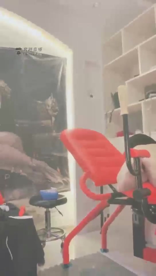 妖妖学姐 圈养第一天-镣铐闻原味 熟悉主人的味道 