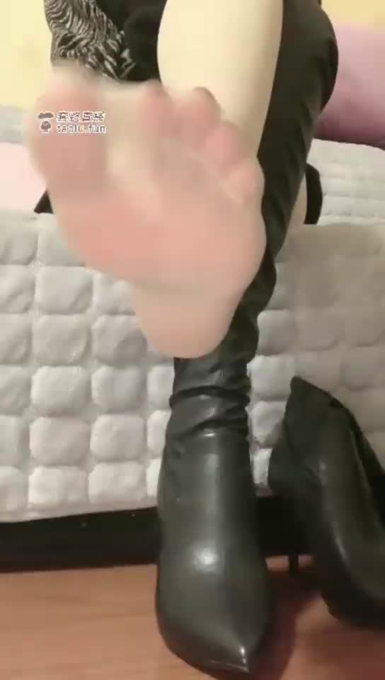 The first perspective of the soles of the boots