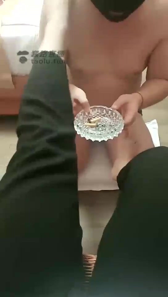 A鲁E青 恋足狗跪拜磕头钻胯 