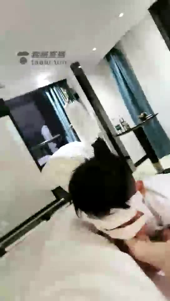 雪王 狗奴才卖命伺候夫妻主亲热 