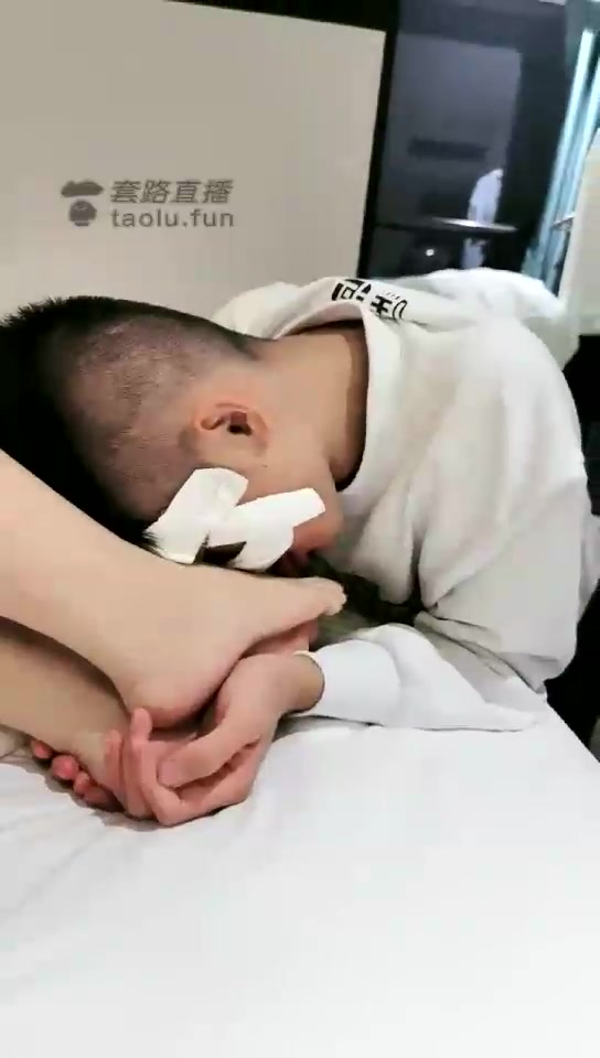 雪王 狗奴才卖命伺候夫妻主亲热 