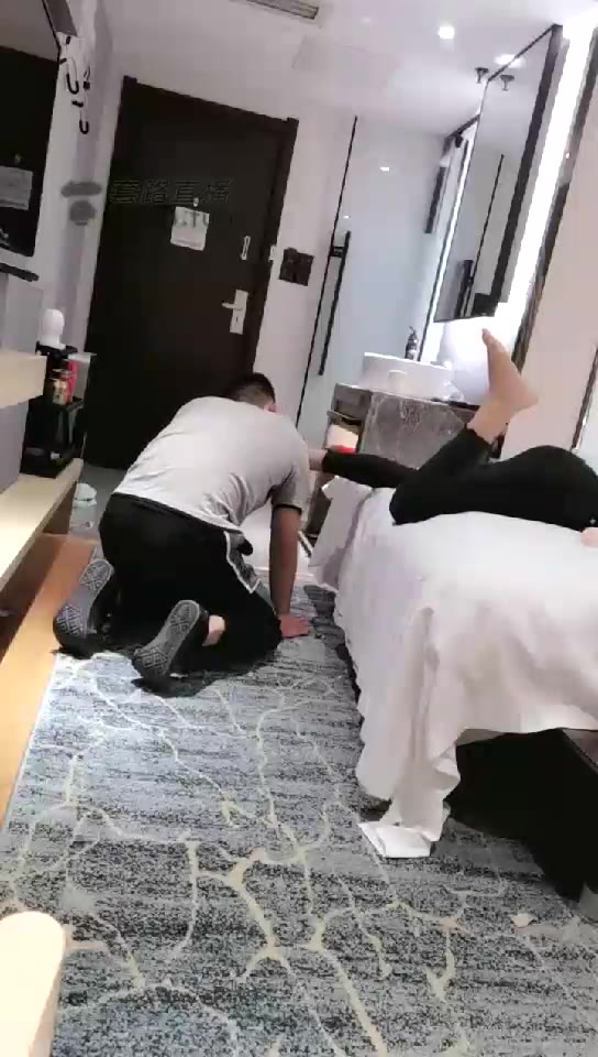 欣桐 好久没玩的狗涨能耐了 给我舔脚 续 