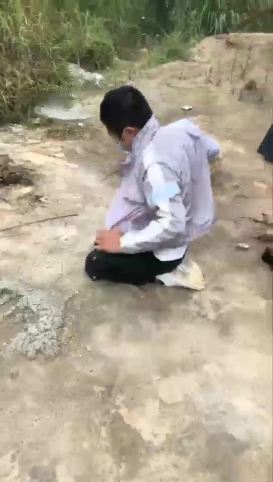 可可 双s野外遛狗 清理脏脏鞋底 