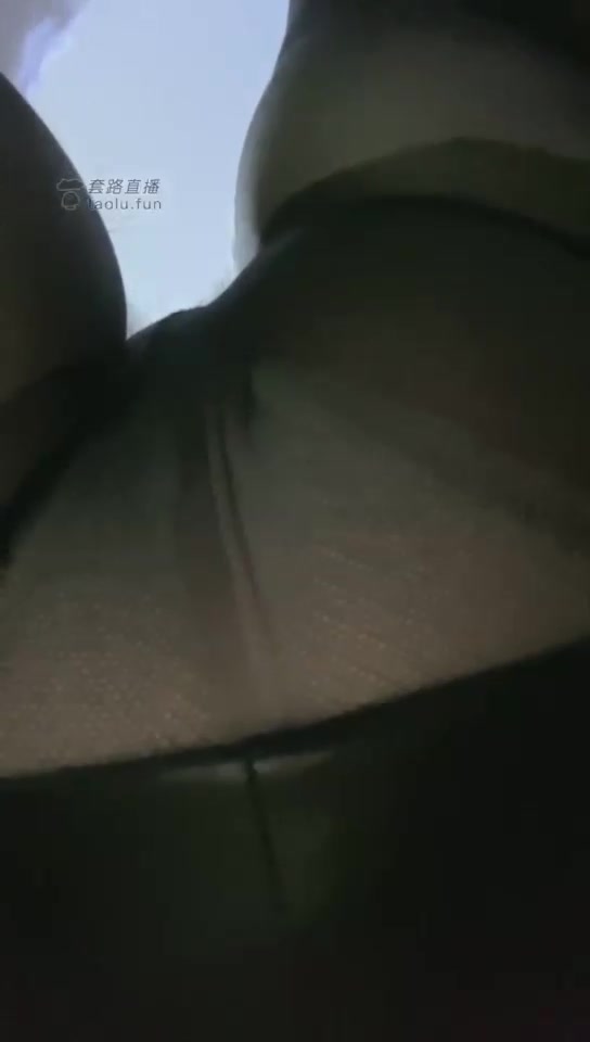妍妍 皮裙恋臀 红绿灯羞辱 