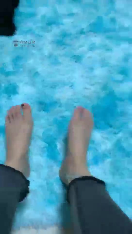 子墨 在女奴安曼的家里玩她 