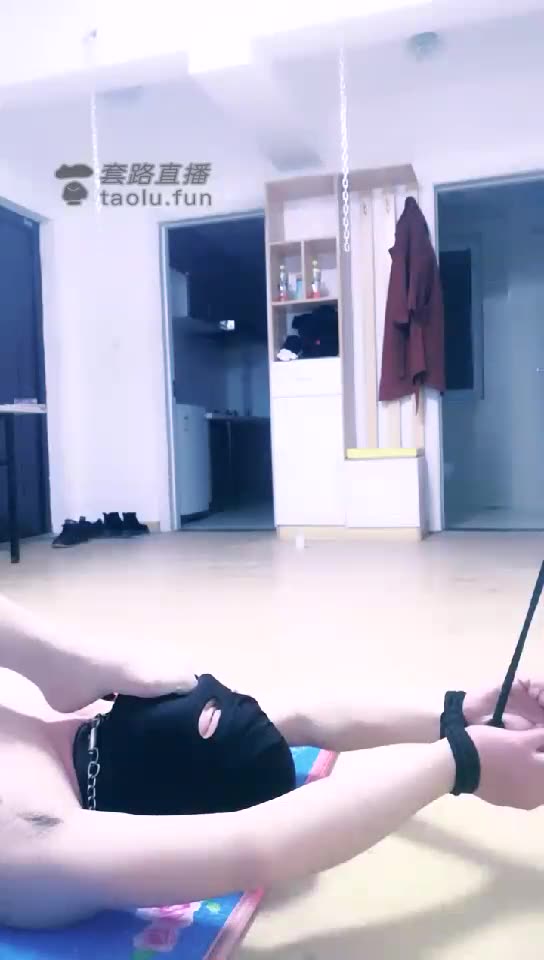 千寻小主 午夜场 调狗 舔丝袜 三 