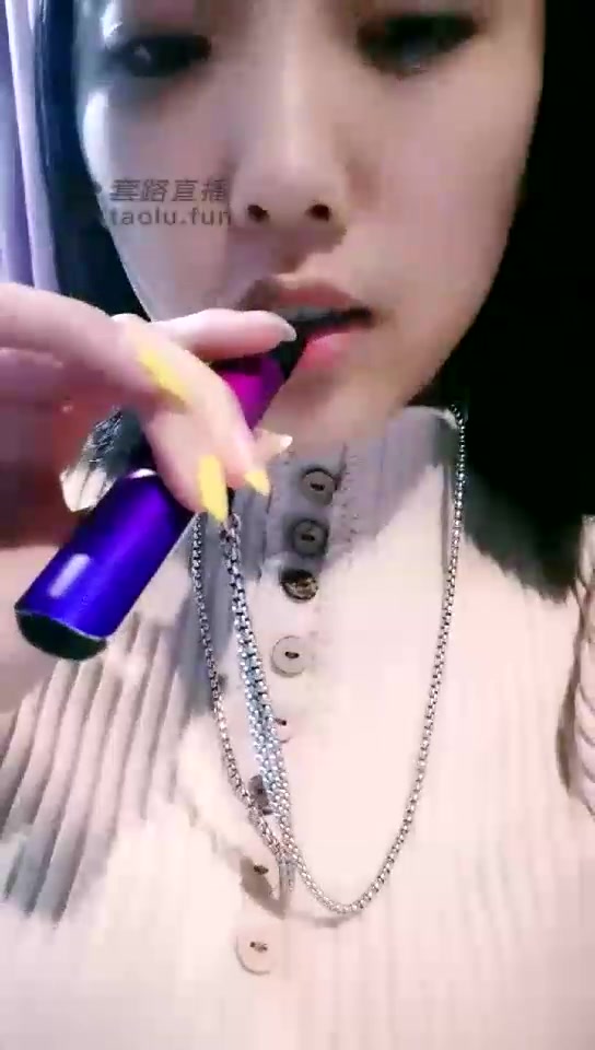蝴蝶 犯错了的弱狗打哭掉眼泪 