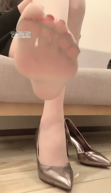 安主 第一视角 跪在本主灰丝脚下吧 